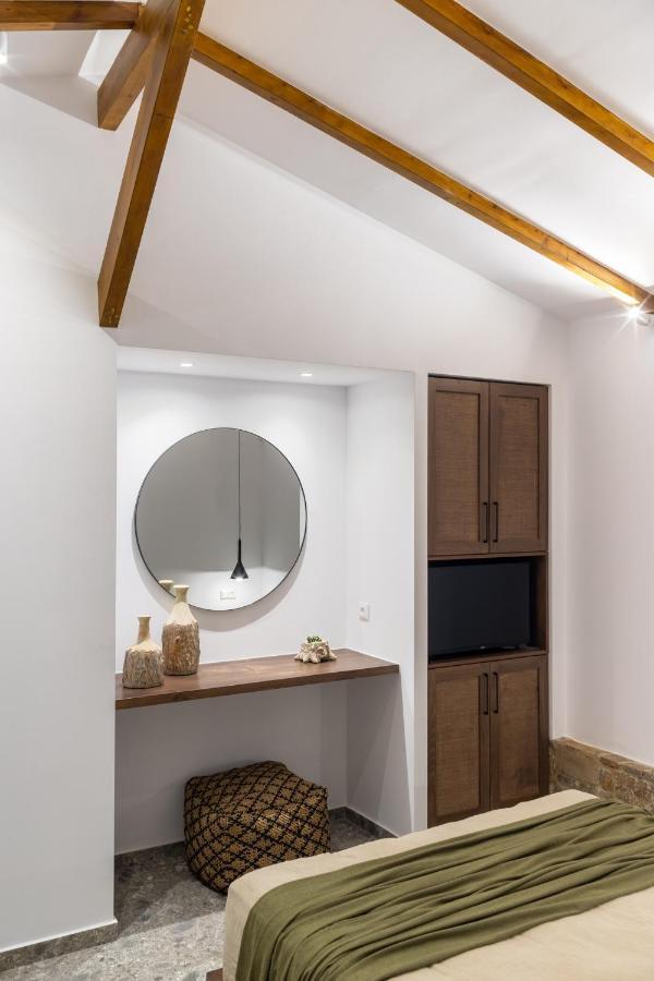 Wave, An Idyllic Seafront Suite By Nirousuites Kokkini Hani 외부 사진